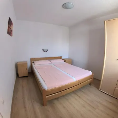 Bogdan 2 Appartement Povljana